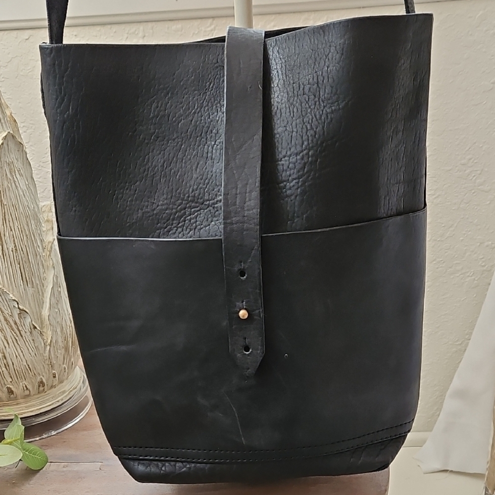 Black Leather Shoulder Bag From MAGNOLIA MARKET - Picture 2 of 8